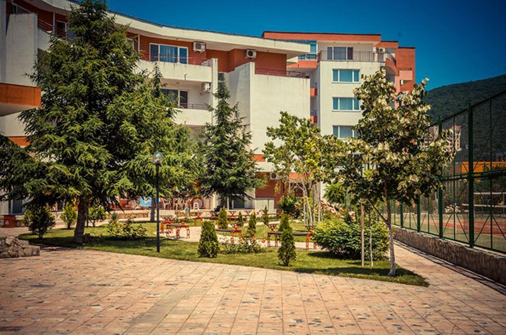 Privilege Fort Beach - Menada Apartments Елените Экстерьер фото